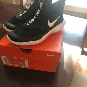 Nike kid runner size 3